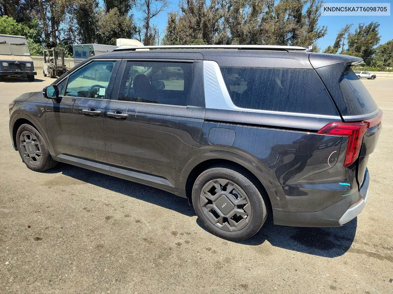2026 Kia Carnival Ex VIN: KNDNC5KA7T6098705 Lot: 61030836