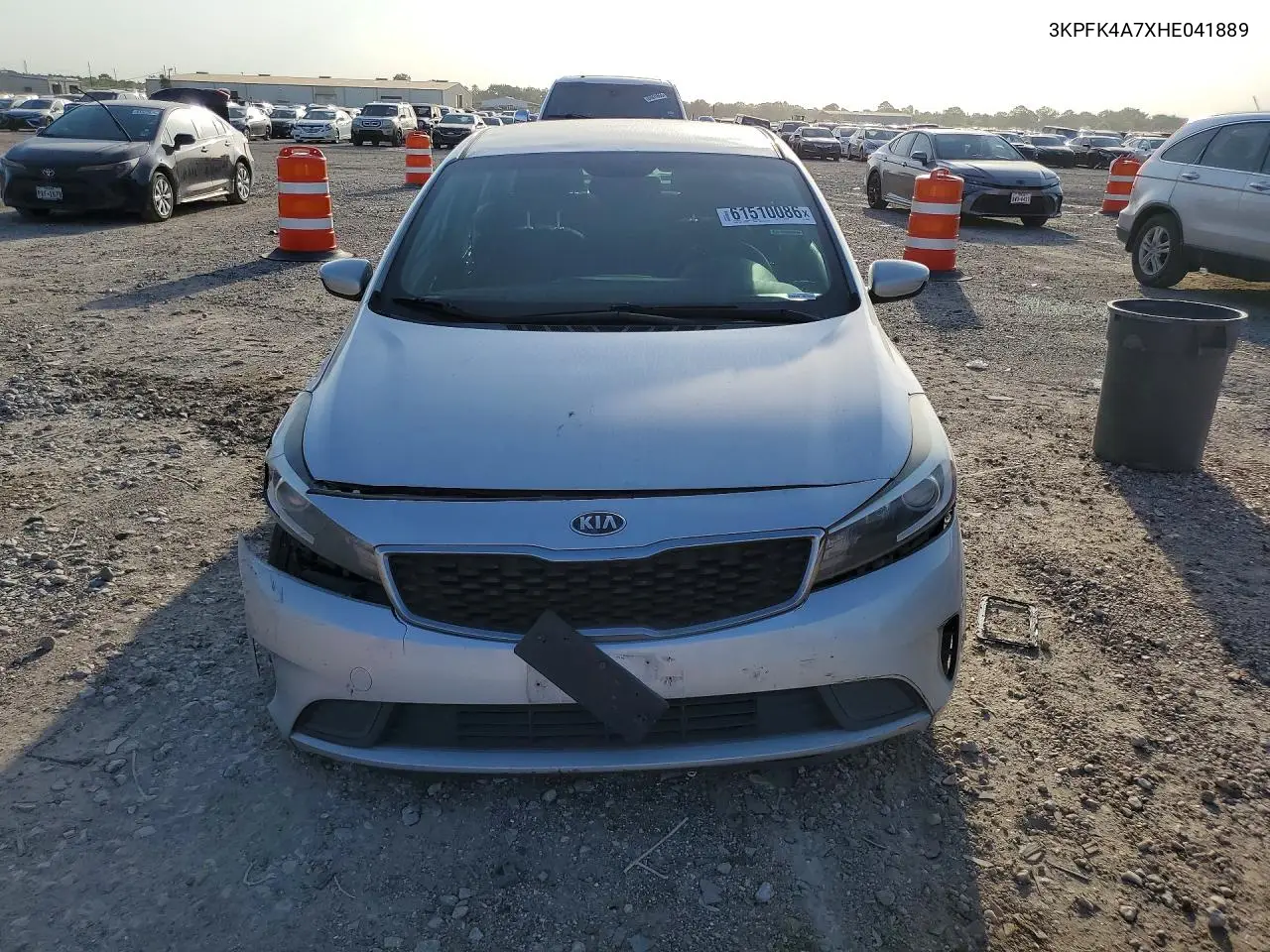 2017 Kia Forte Lx VIN: 3KPFK4A7XHE041889 Lot: 61510086