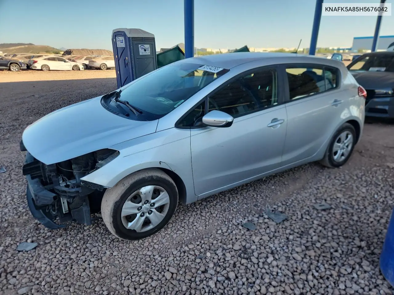 KNAFK5A85H5676042 2017 Kia Forte Lx