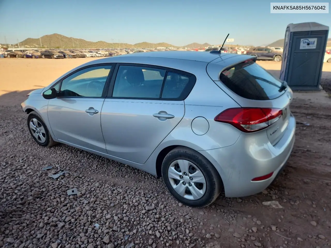 KNAFK5A85H5676042 2017 Kia Forte Lx
