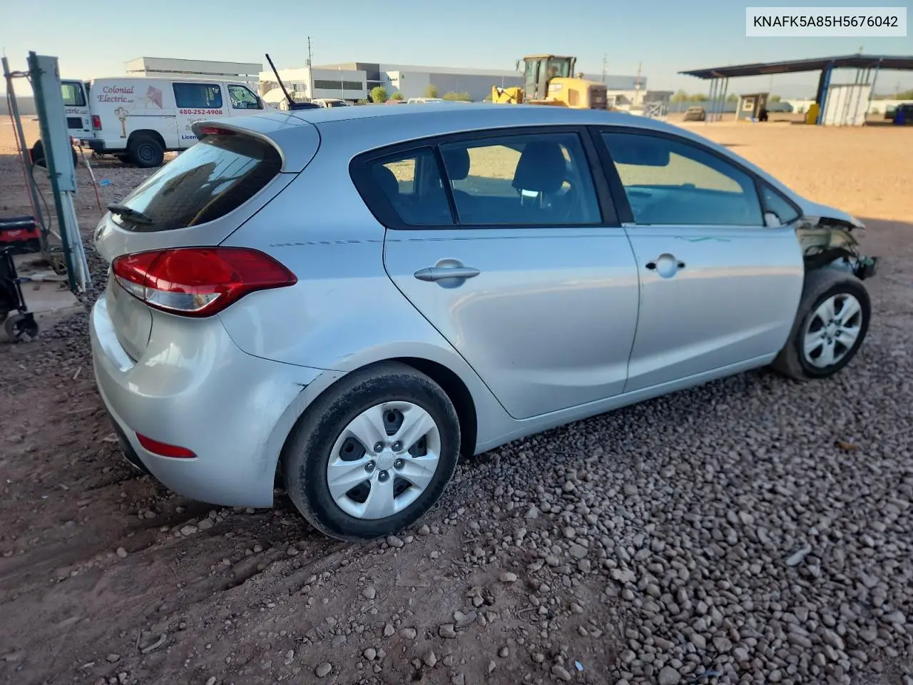 KNAFK5A85H5676042 2017 Kia Forte Lx