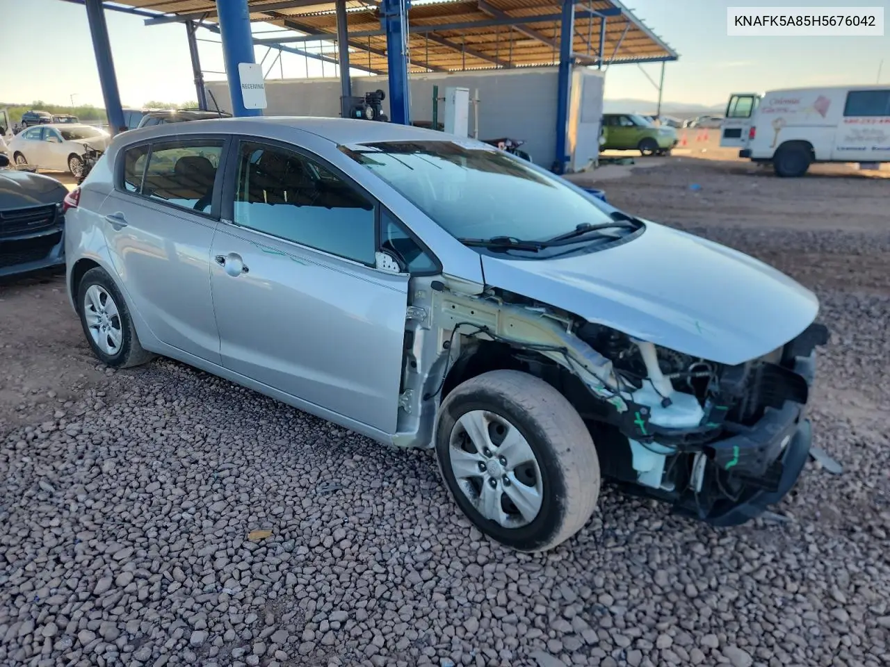 KNAFK5A85H5676042 2017 Kia Forte Lx