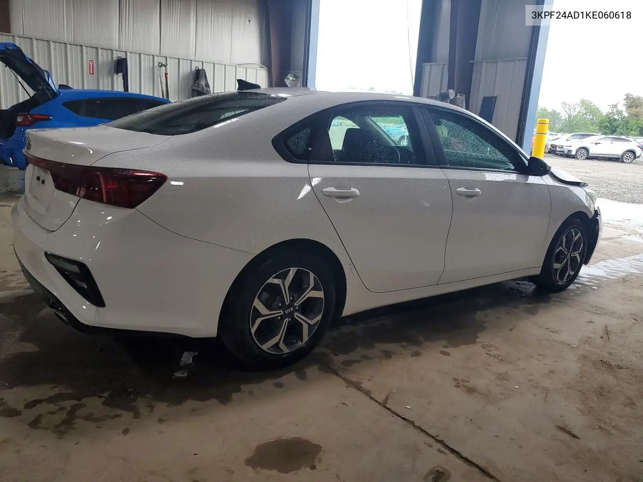 2019 Kia Forte Lxs VIN: 3KPF24AD1KE060618 Lot: 61856936