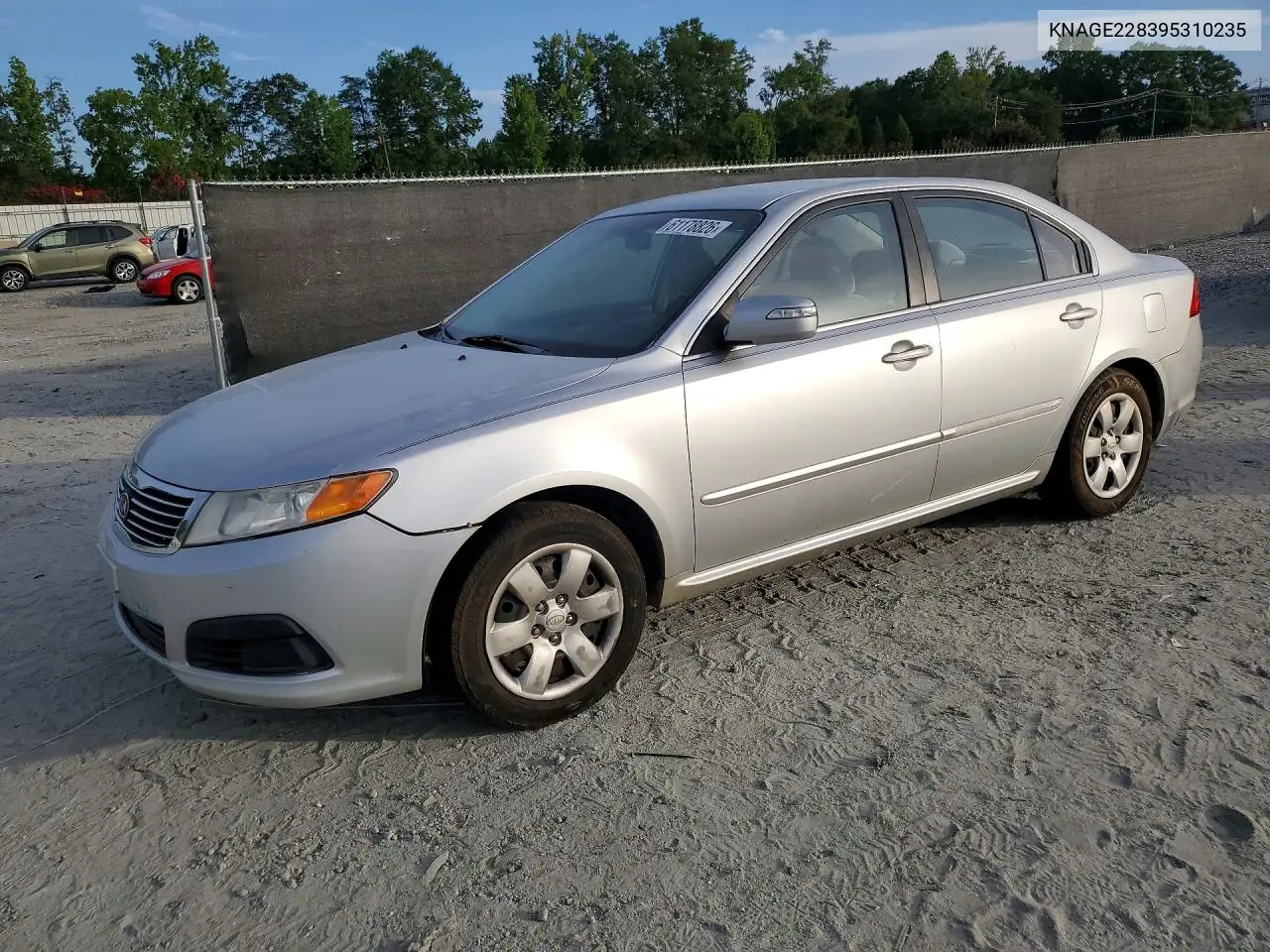 2009 Kia Optima Lx/Ex VIN: KNAGE228395310235 Lot: 61178826