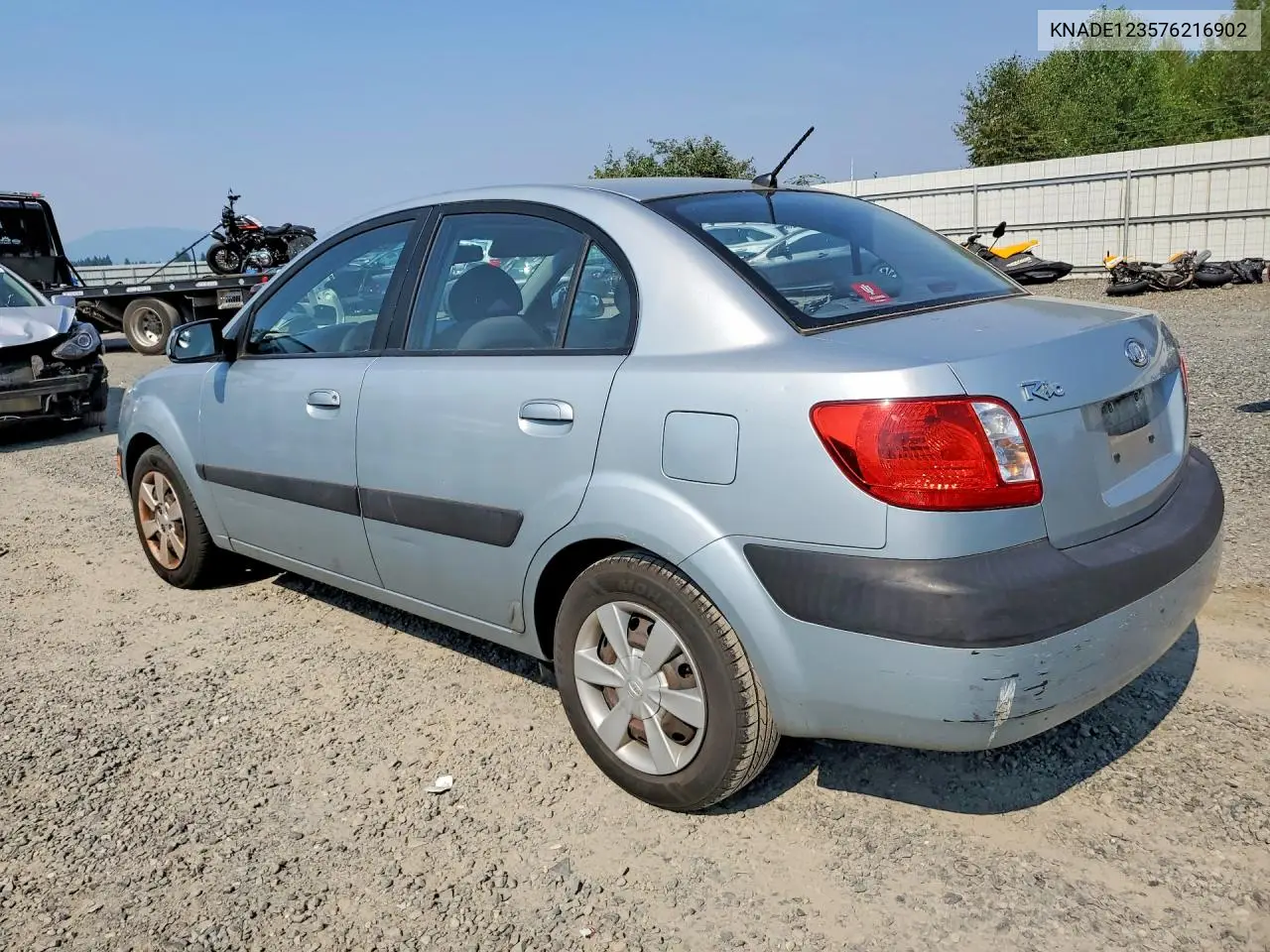 2007 Kia Rio Base VIN: KNADE123576216902 Lot: 62101136