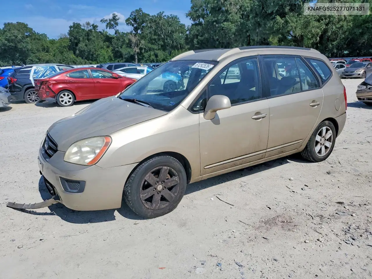 2007 Kia Rondo Lx VIN: KNAFG525277071131 Lot: 61282526