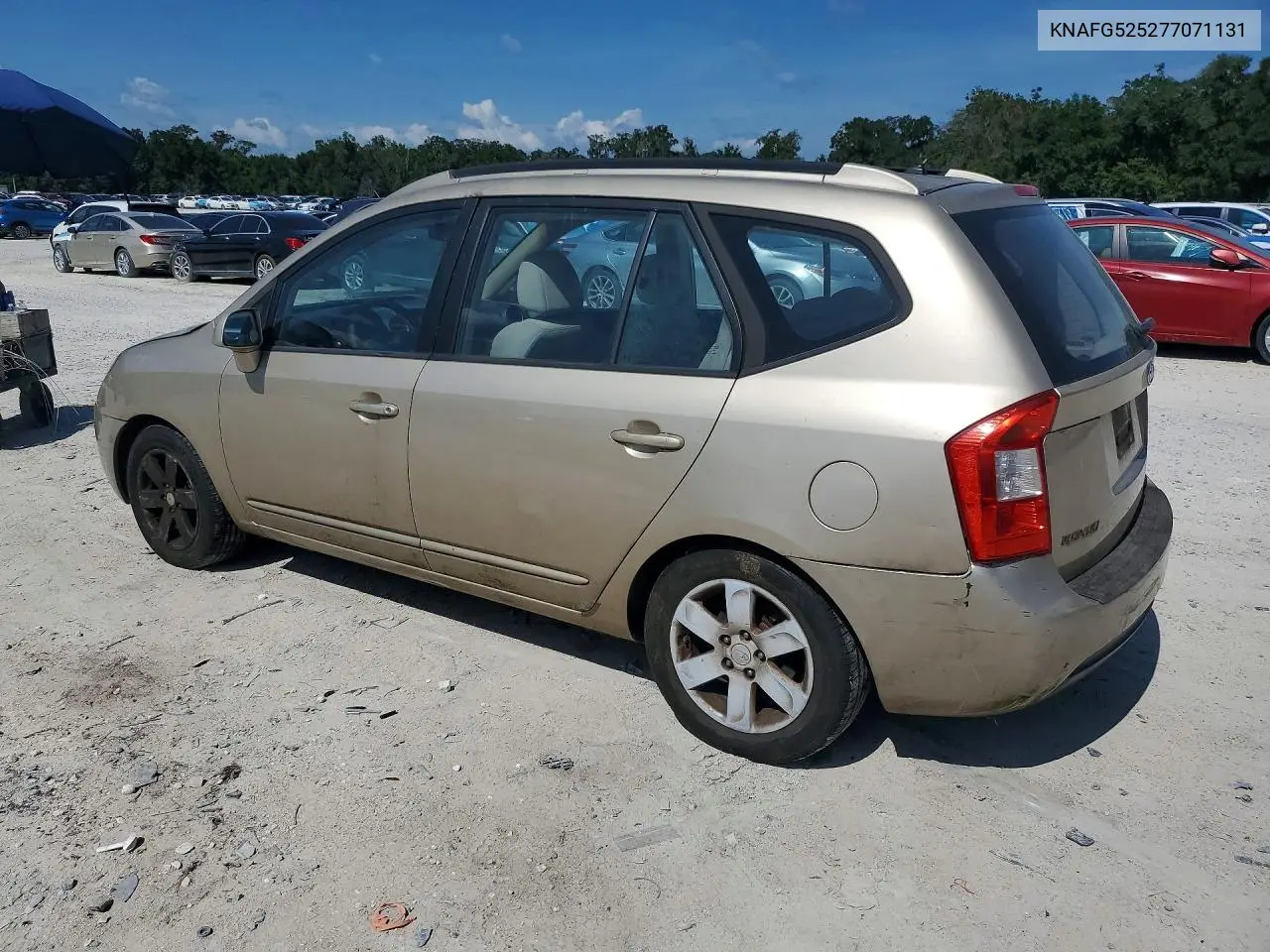 2007 Kia Rondo Lx VIN: KNAFG525277071131 Lot: 61282526