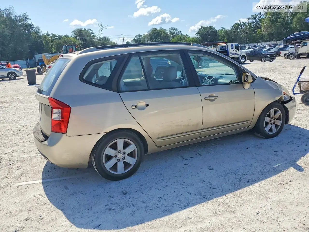 2007 Kia Rondo Lx VIN: KNAFG525277071131 Lot: 61282526
