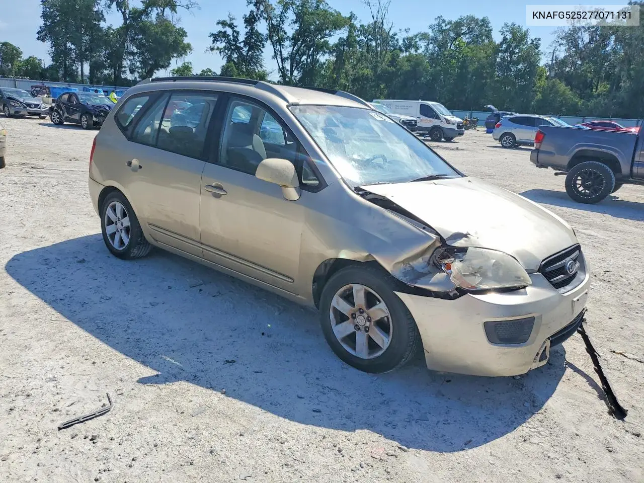 2007 Kia Rondo Lx VIN: KNAFG525277071131 Lot: 61282526