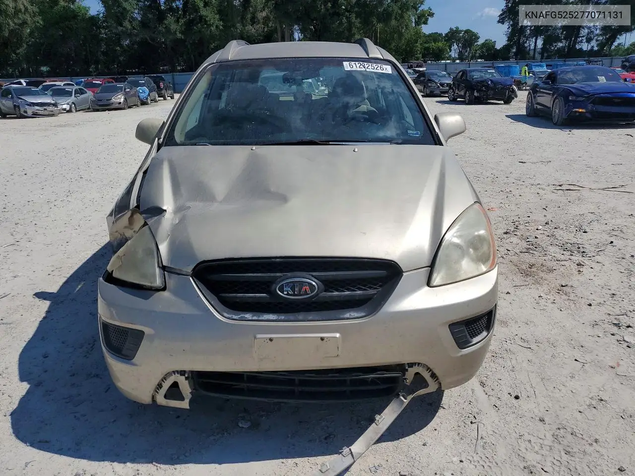 2007 Kia Rondo Lx VIN: KNAFG525277071131 Lot: 61282526
