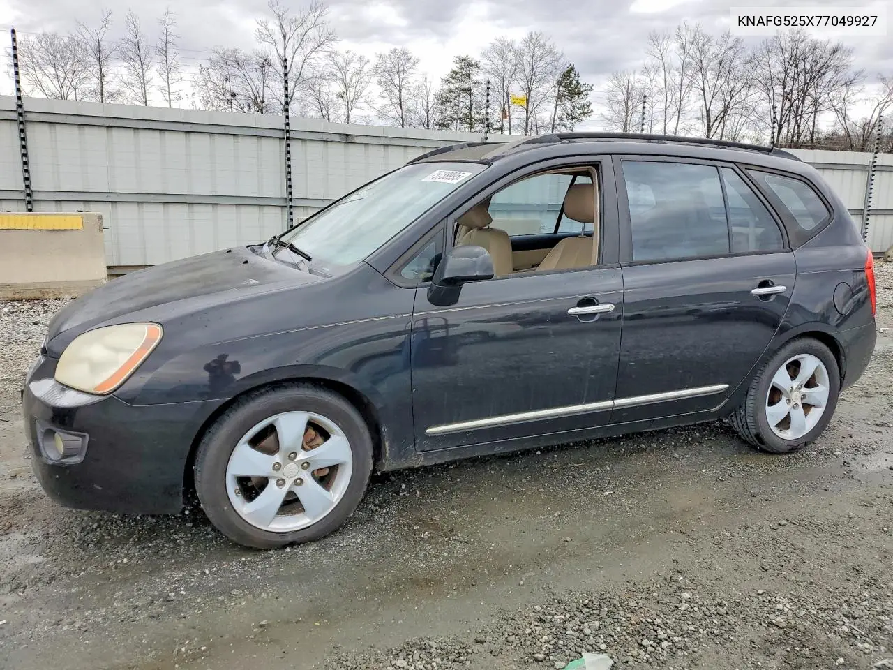2007 Kia Rondo Lx VIN: KNAFG525X77049927 Lot: 75738995