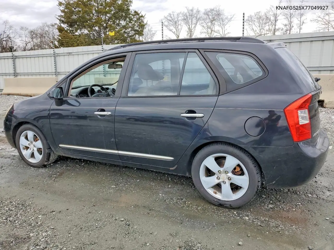 2007 Kia Rondo Lx VIN: KNAFG525X77049927 Lot: 75738995