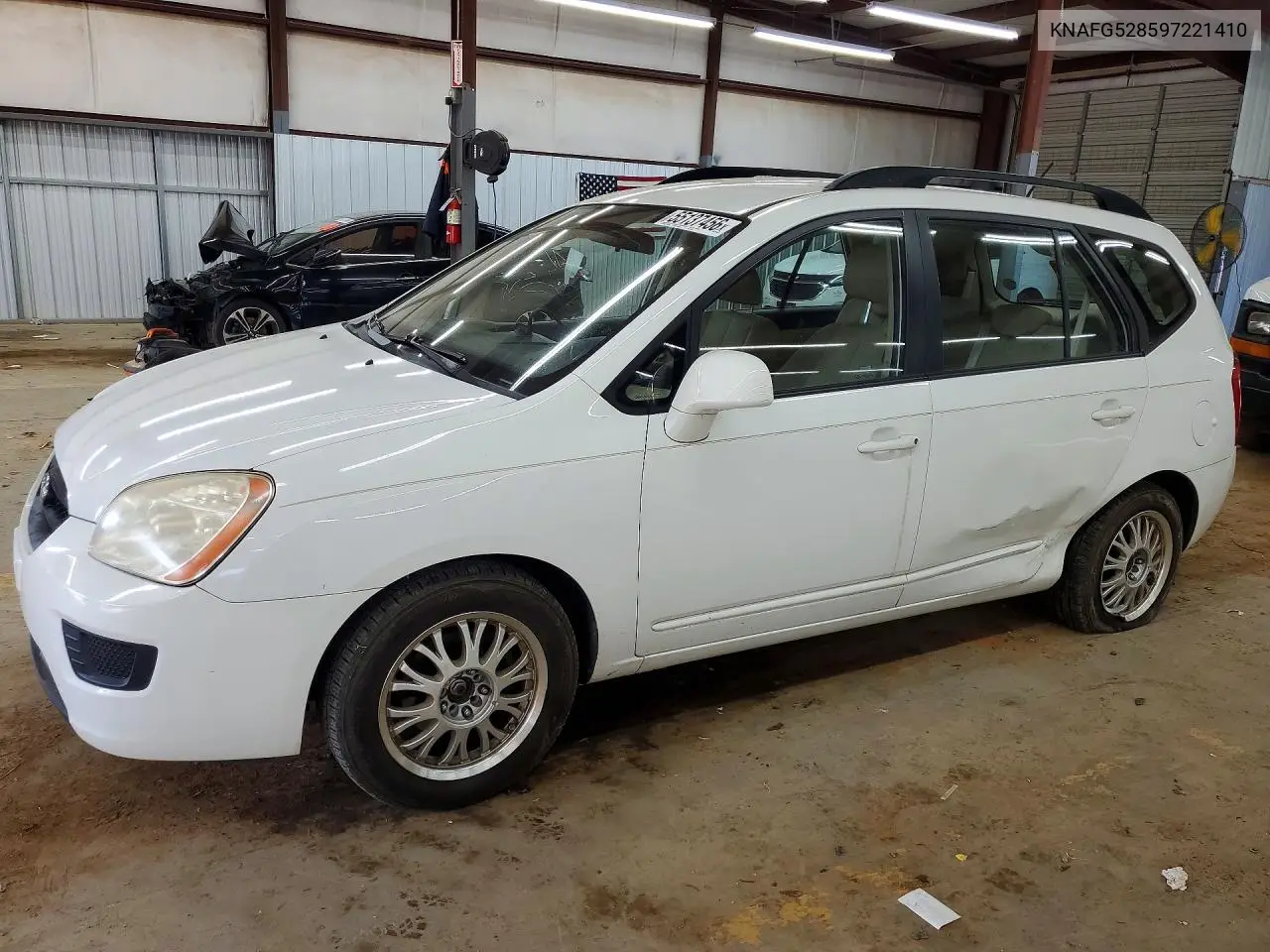 2009 Kia Rondo Base VIN: KNAFG528597221410 Lot: 55137456