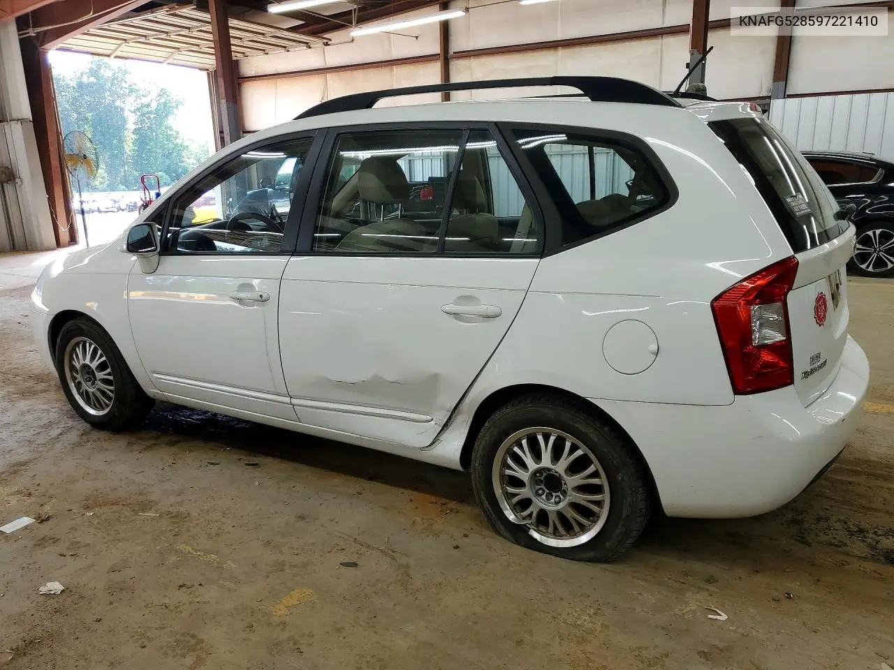 2009 Kia Rondo Base VIN: KNAFG528597221410 Lot: 55137456