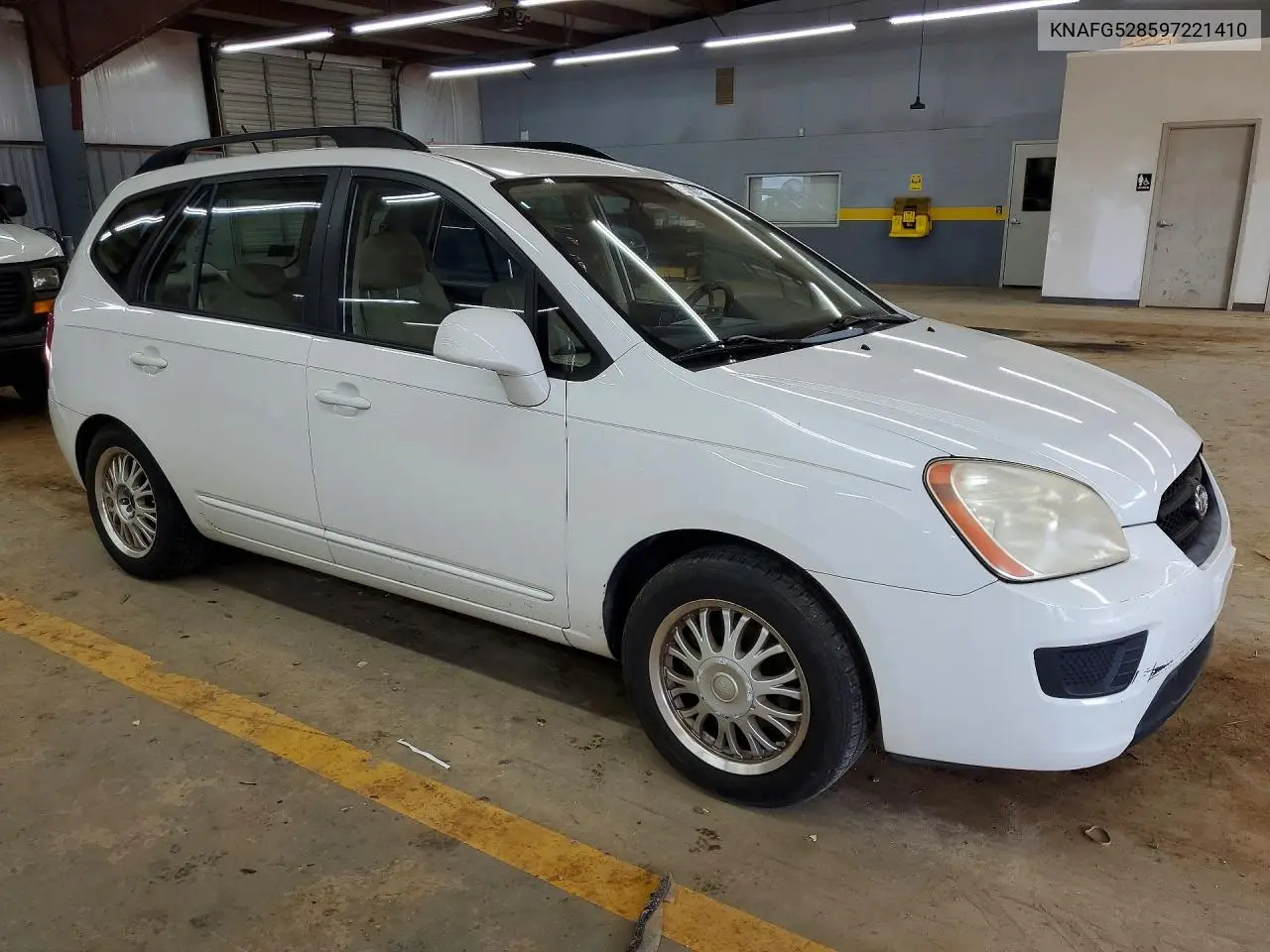 2009 Kia Rondo Base VIN: KNAFG528597221410 Lot: 55137456
