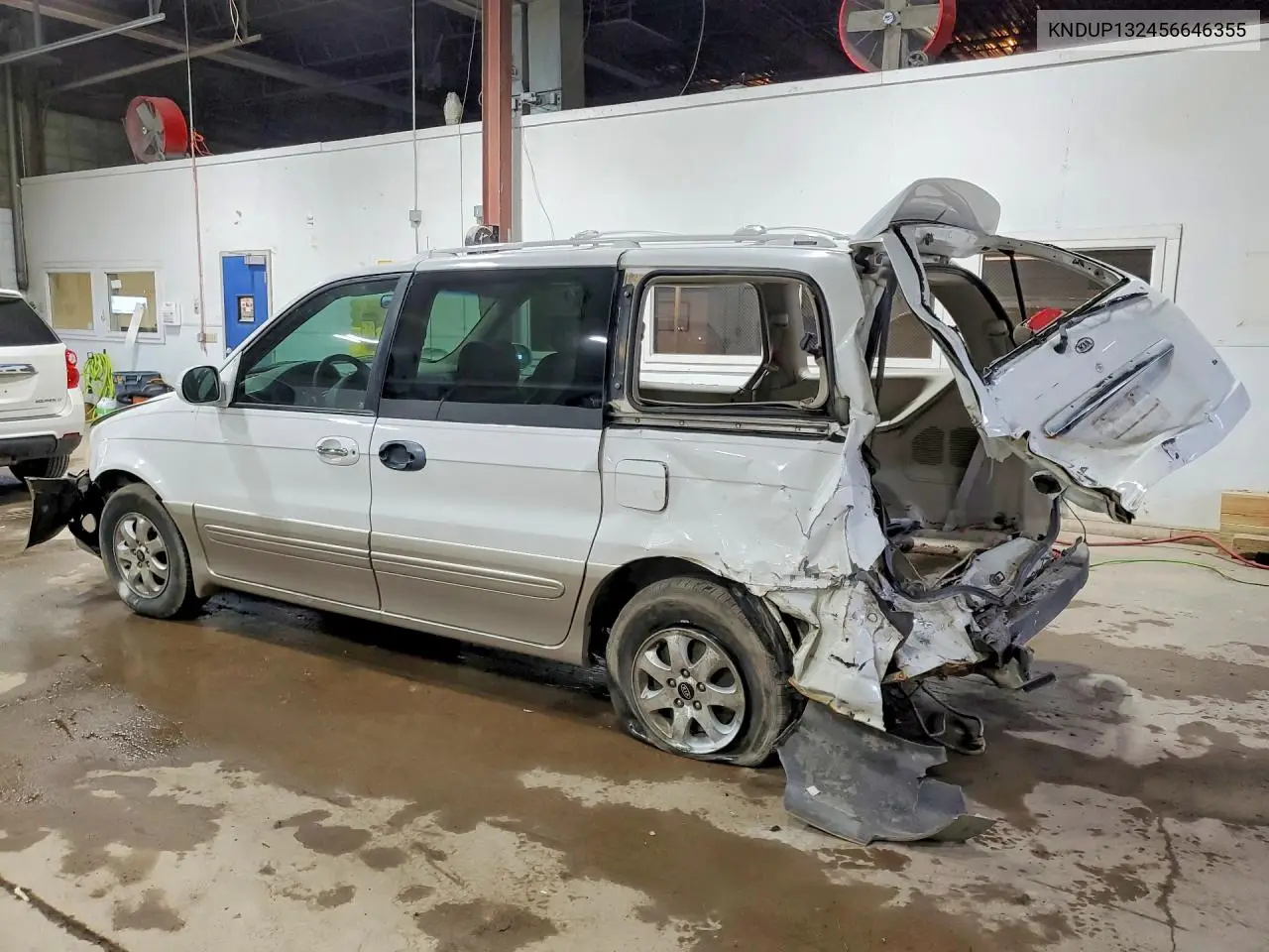 2005 Kia Sedona Lx VIN: KNDUP132456646355 Lot: 52712516