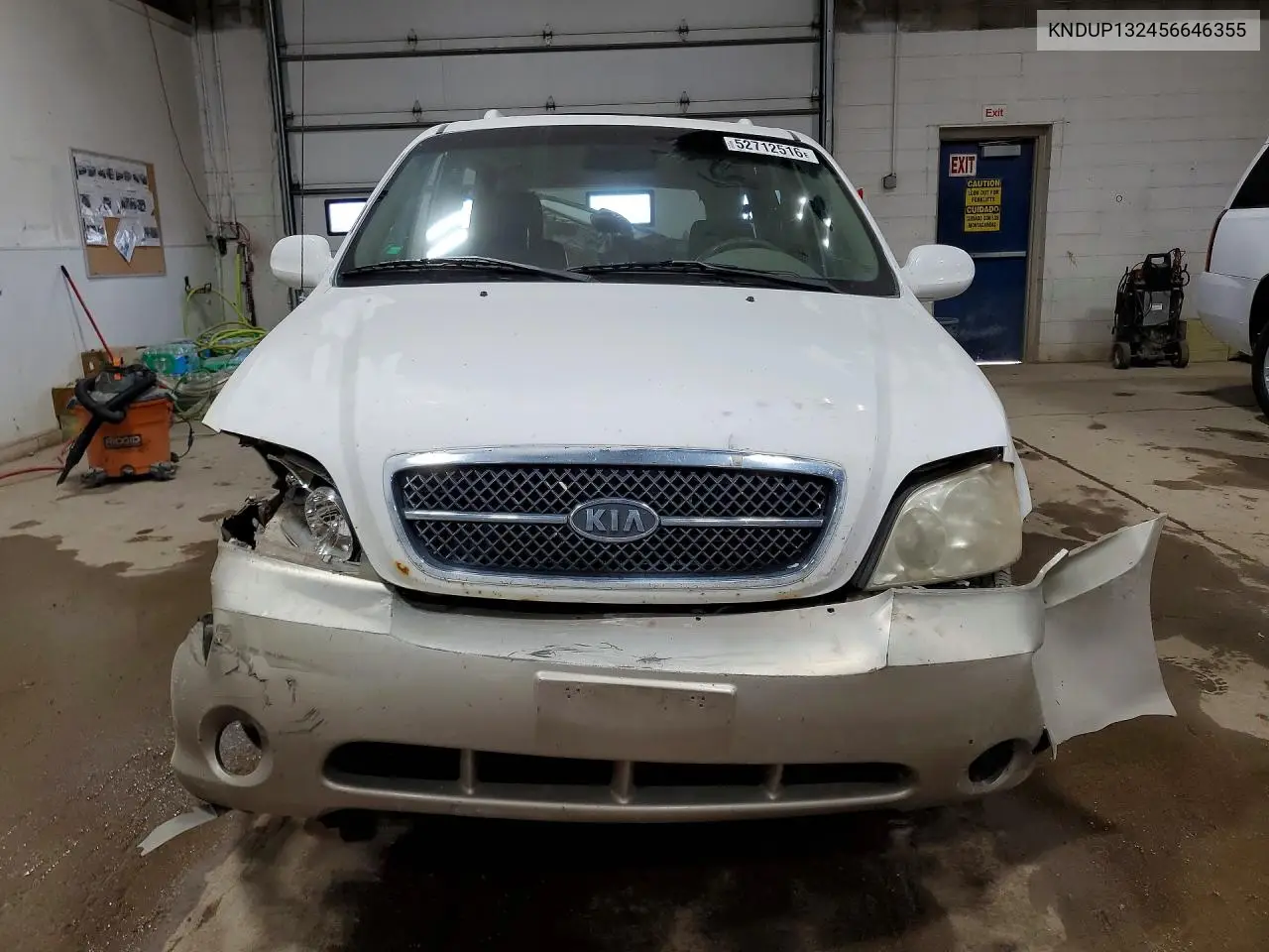 2005 Kia Sedona Lx VIN: KNDUP132456646355 Lot: 52712516