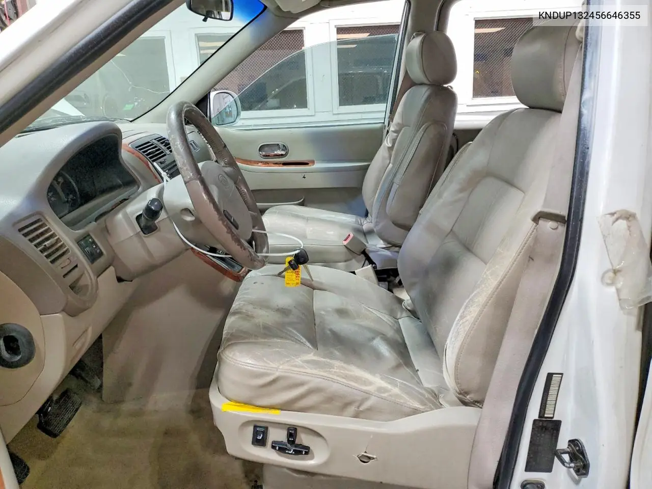 2005 Kia Sedona Lx VIN: KNDUP132456646355 Lot: 52712516