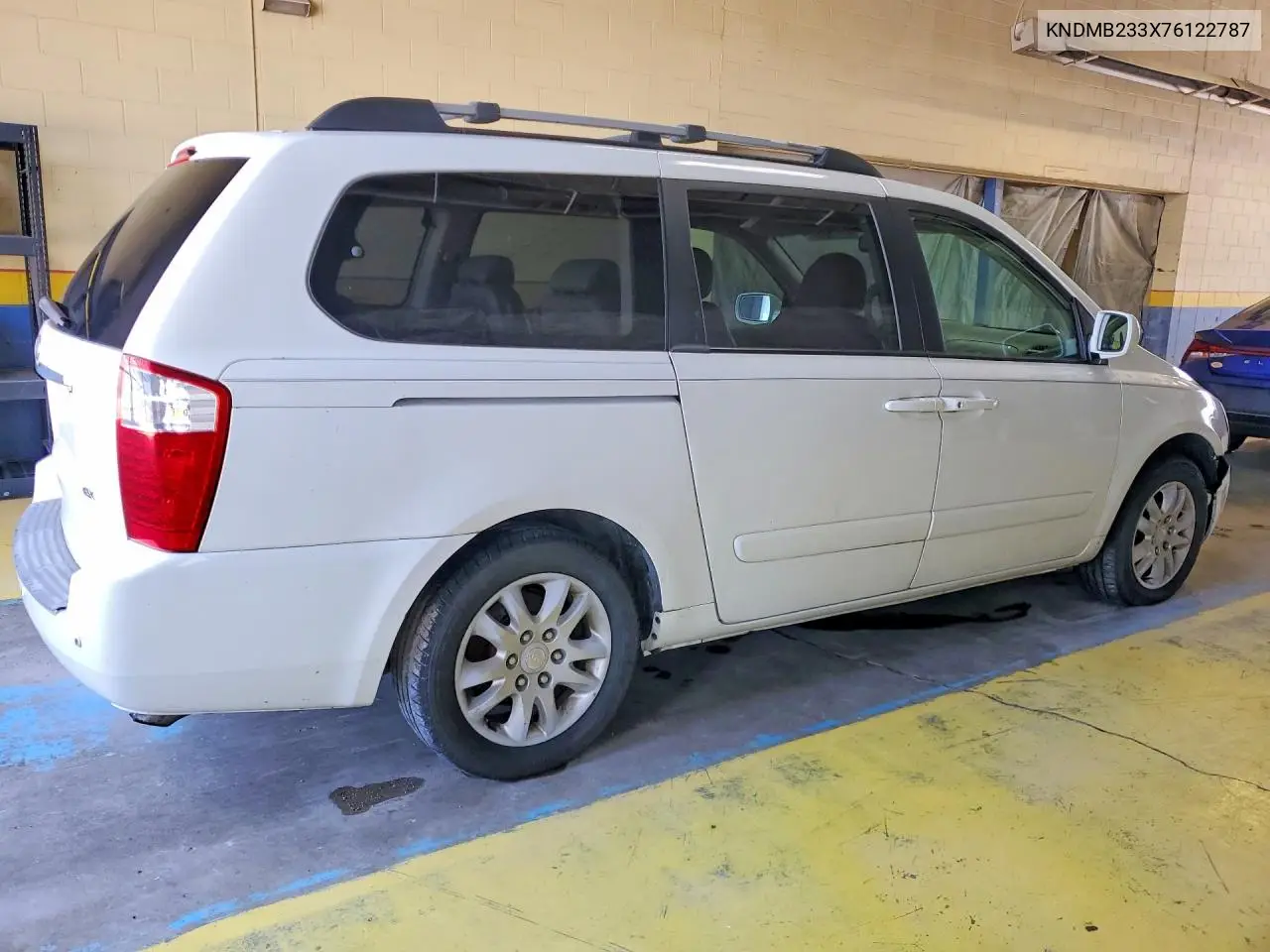 2007 Kia Sedona Base VIN: KNDMB233X76122787 Lot: 58062426