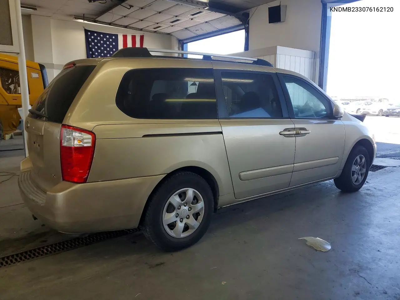 2007 Kia Sedona Base VIN: KNDMB233076162120 Lot: 61169906