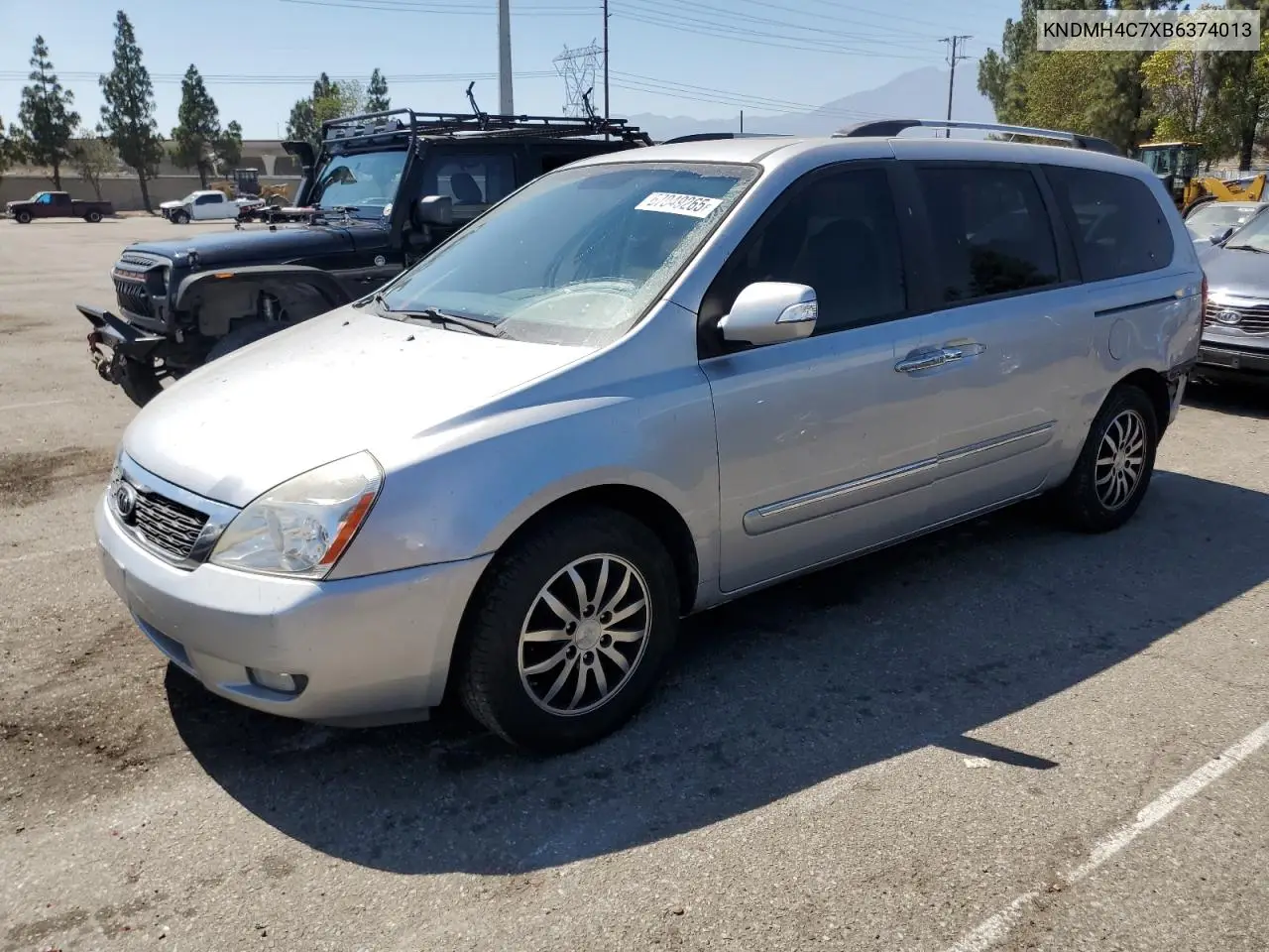 KNDMH4C7XB6374013 2011 Kia Sedona Ex