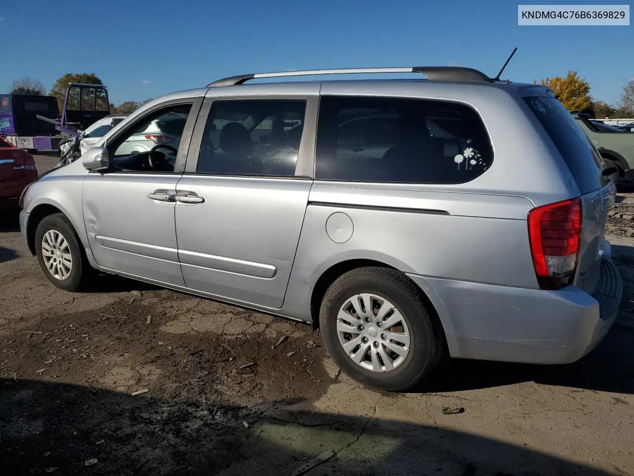 KNDMG4C76B6369829 2011 Kia Sedona Lx