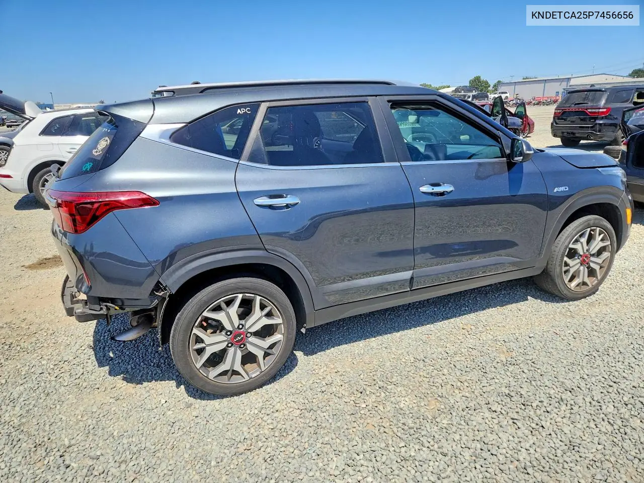 2023 Kia Seltos Sx VIN: KNDETCA25P7456656 Lot: 60898556