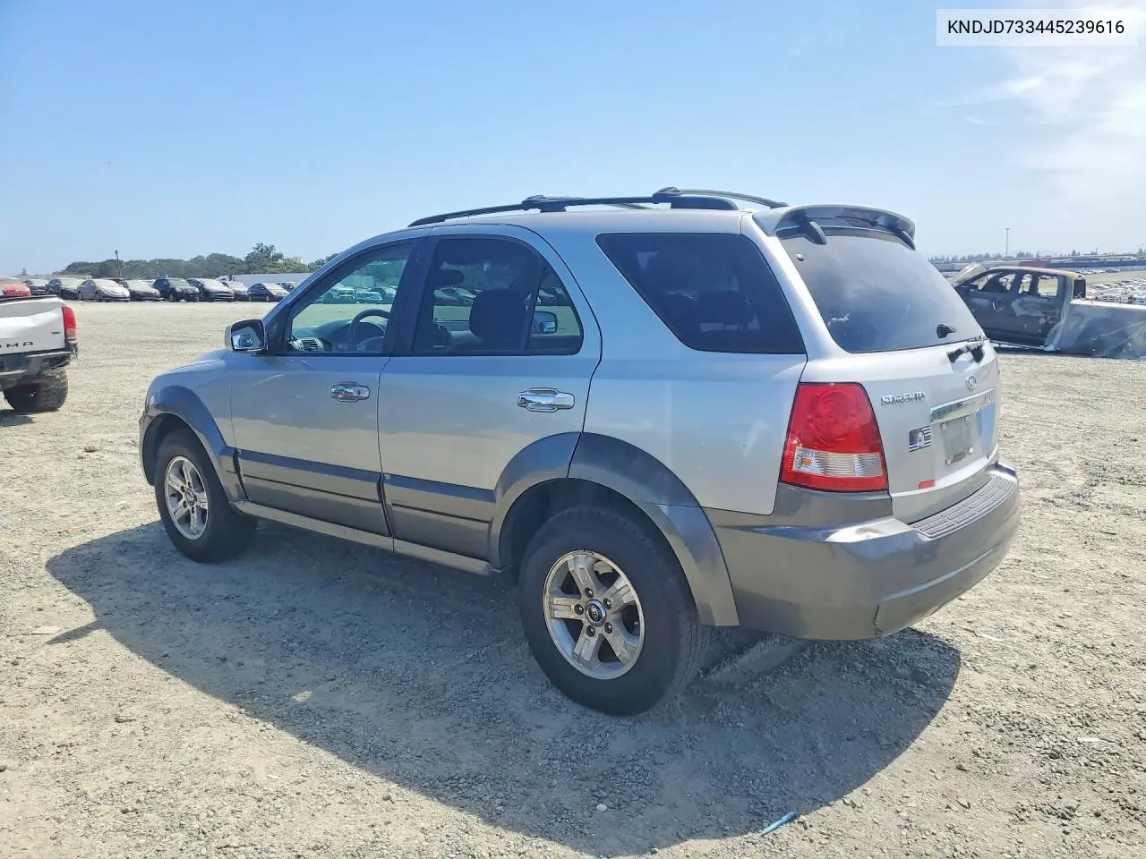 2004 Kia Sorento Lx VIN: KNDJD733445239616 Lot: 85461065