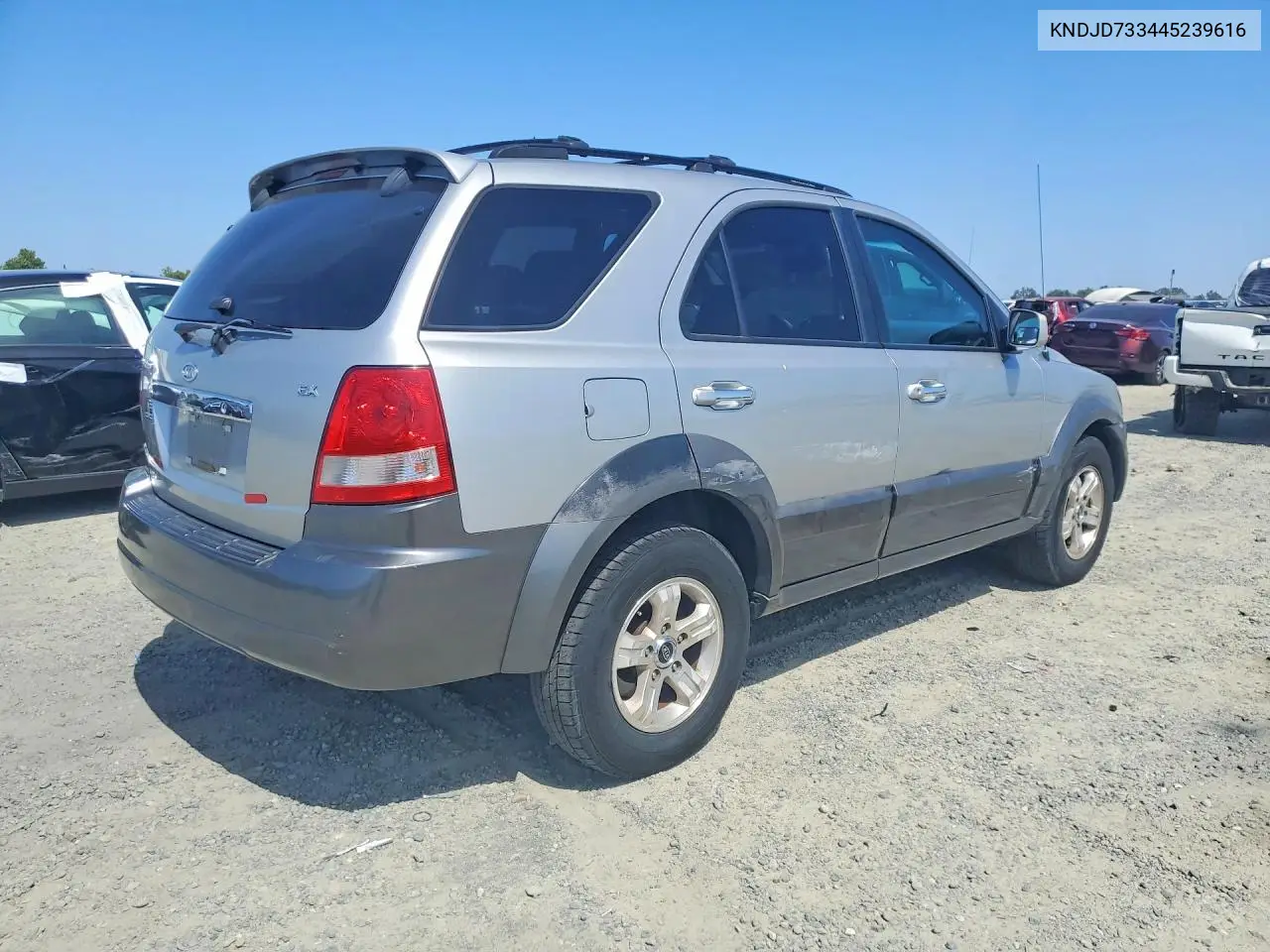 2004 Kia Sorento Lx VIN: KNDJD733445239616 Lot: 85461065