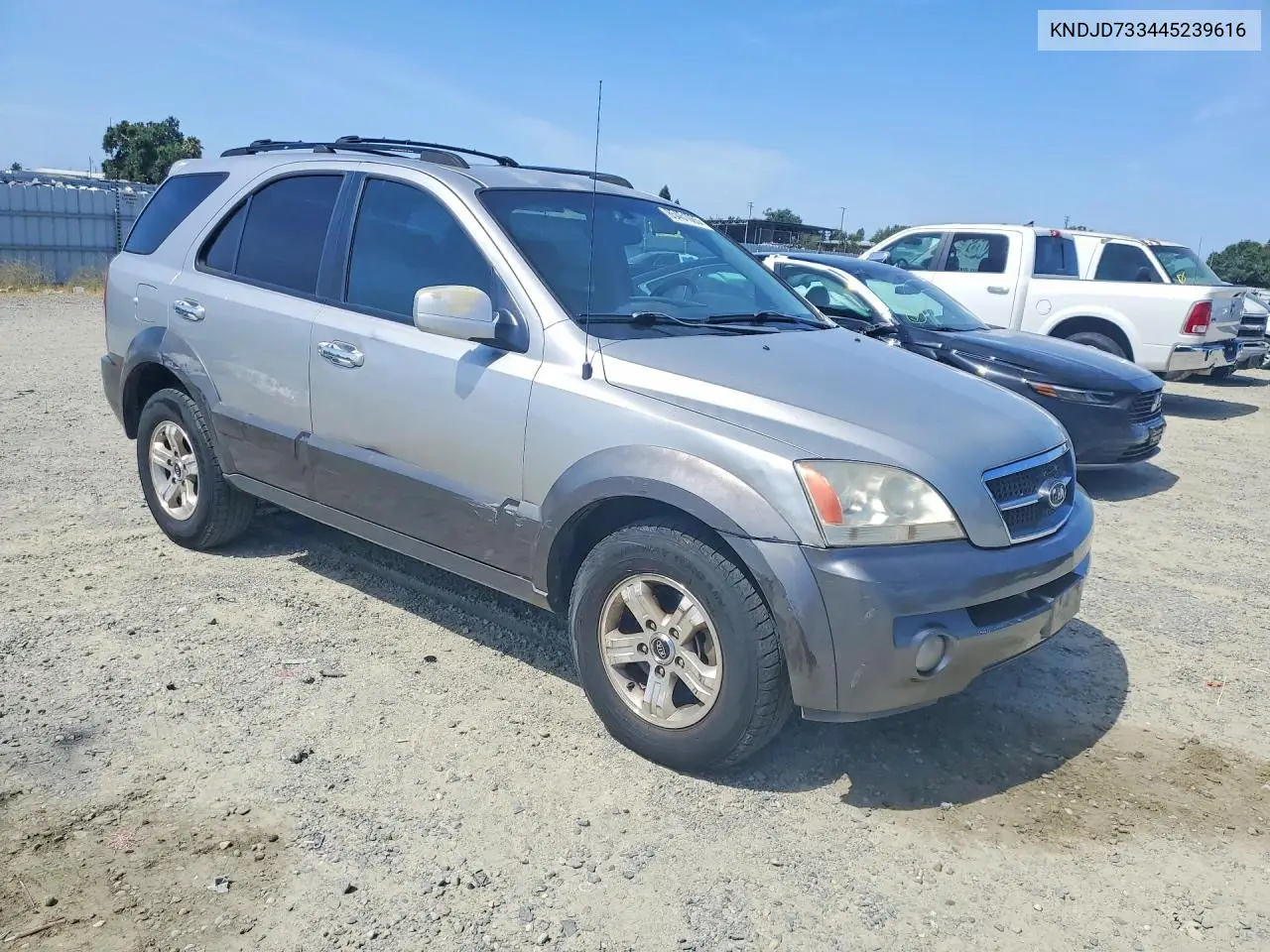 2004 Kia Sorento Lx VIN: KNDJD733445239616 Lot: 85461065