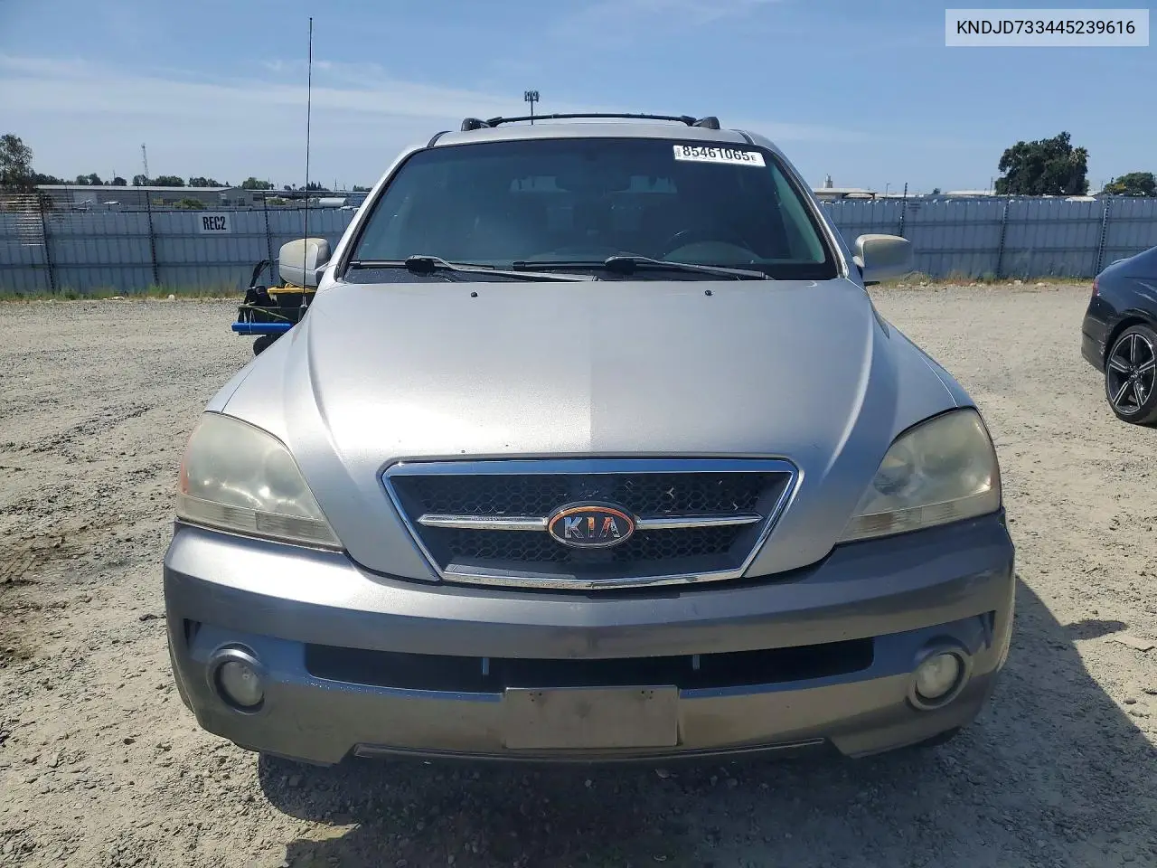2004 Kia Sorento Lx VIN: KNDJD733445239616 Lot: 85461065