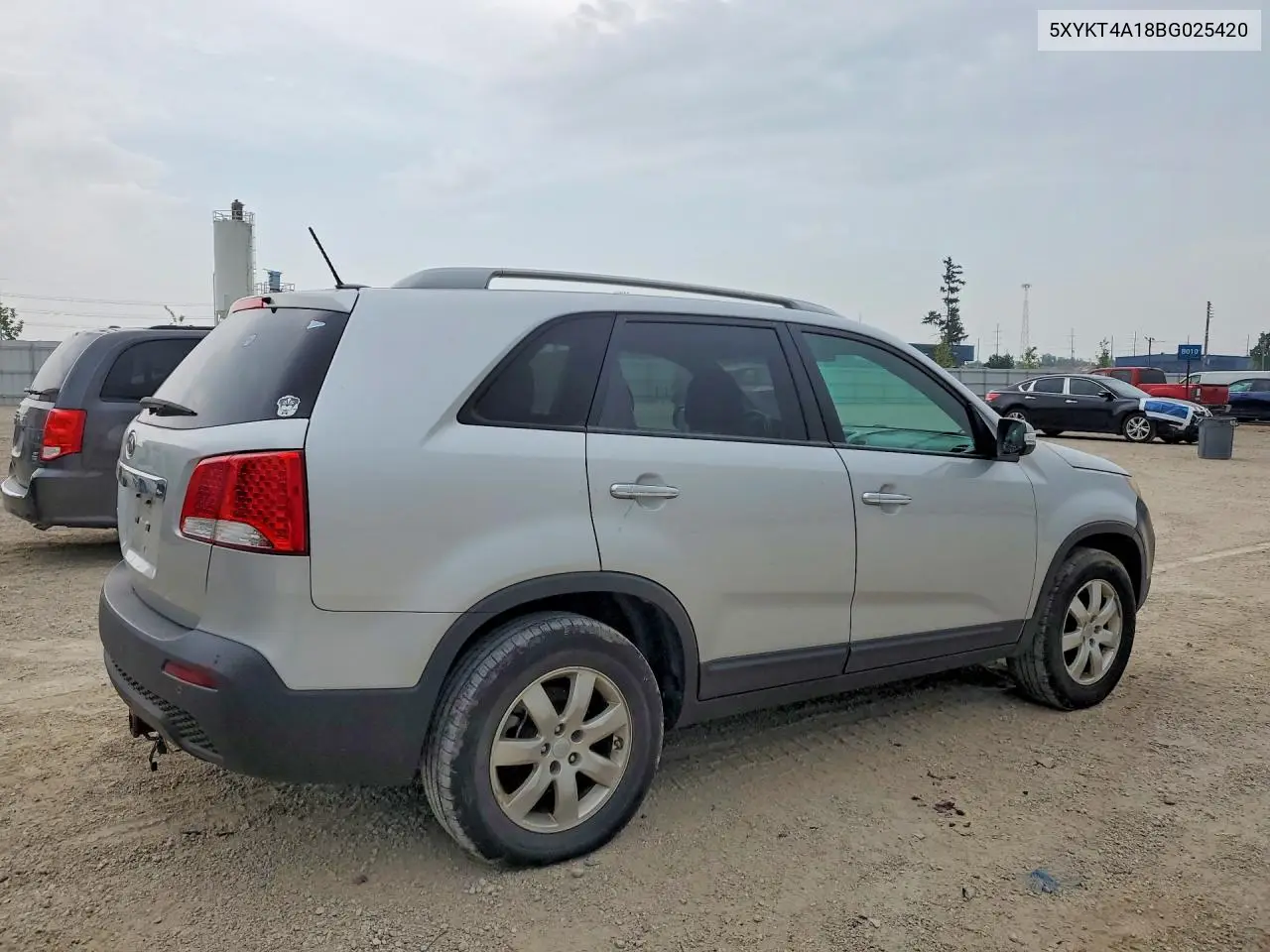 2011 Kia Sorento Lx VIN: 5XYKT4A18BG025420 Lot: 61928576