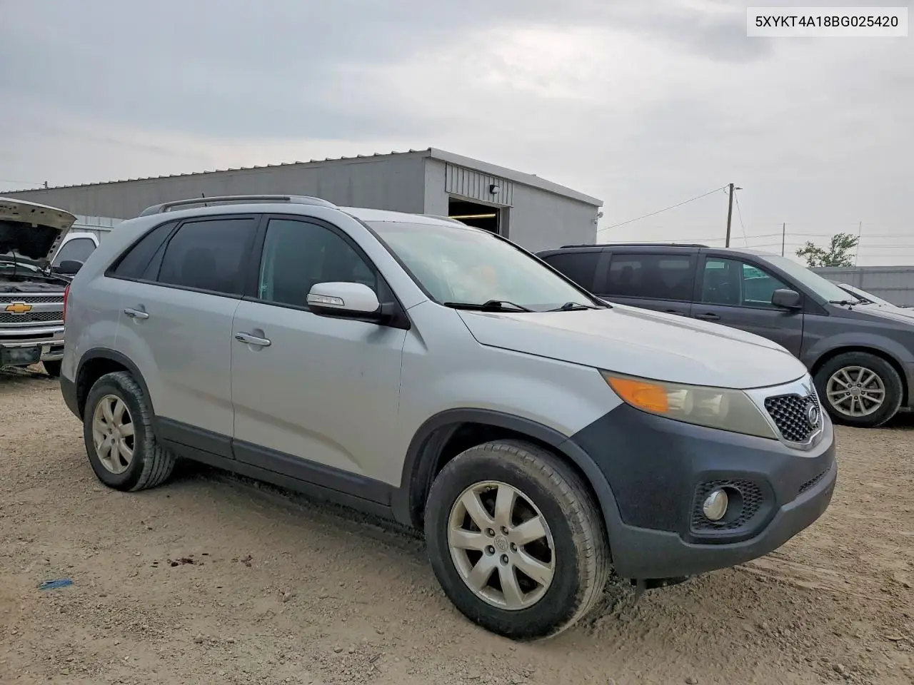2011 Kia Sorento Lx VIN: 5XYKT4A18BG025420 Lot: 61928576