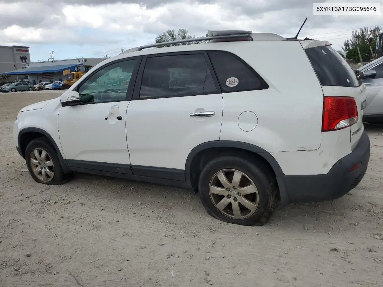5XYKT3A17BG095646 2011 Kia Sorento Base