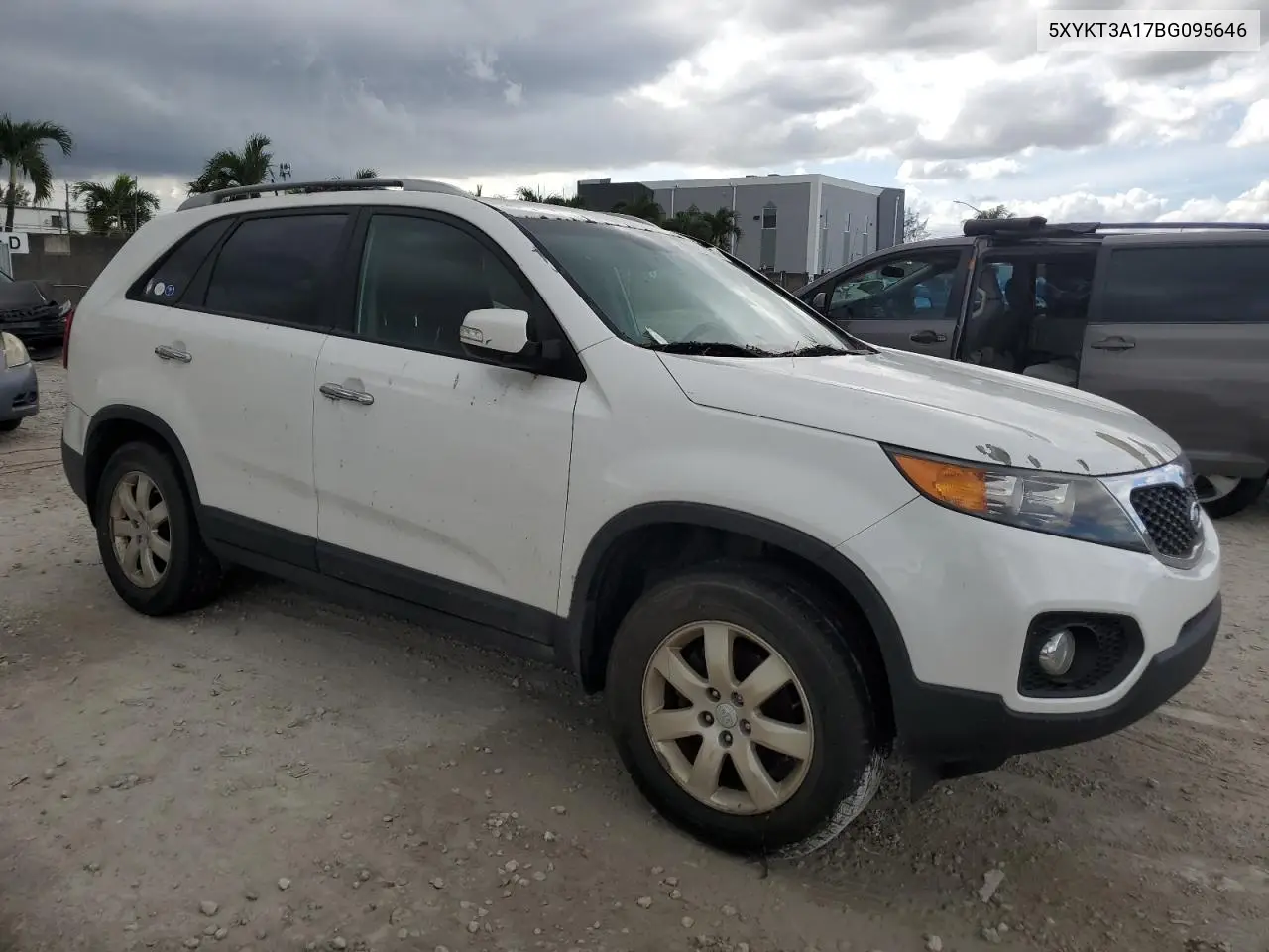 5XYKT3A17BG095646 2011 Kia Sorento Base