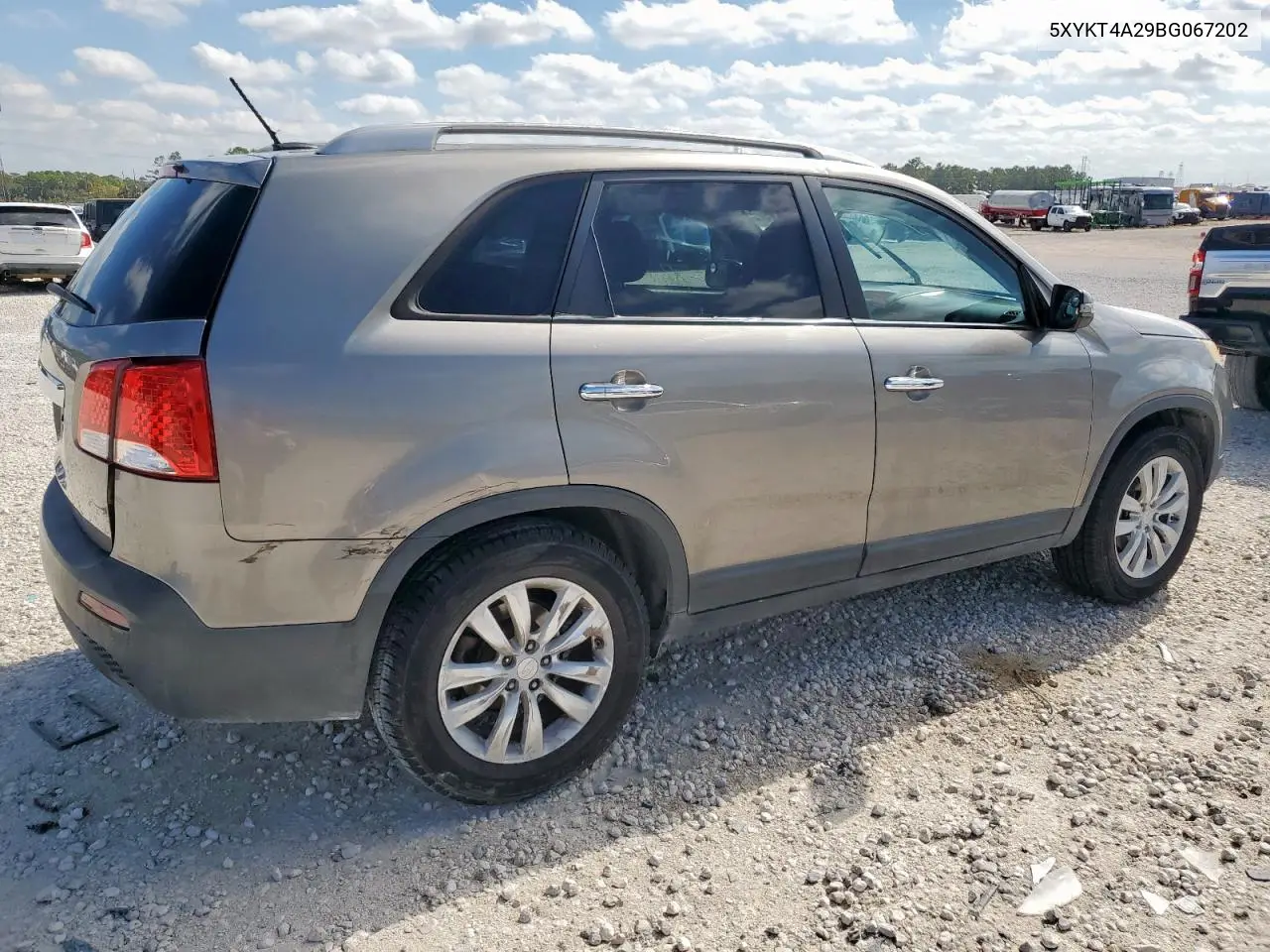 5XYKT4A29BG067202 2011 Kia Sorento Lx