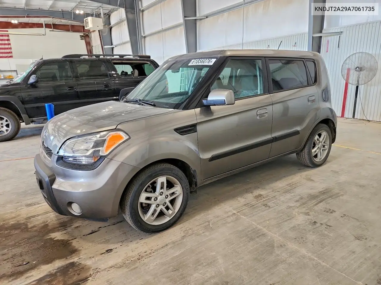 2010 Kia Soul + VIN: KNDJT2A29A7061735 Lot: 61856076