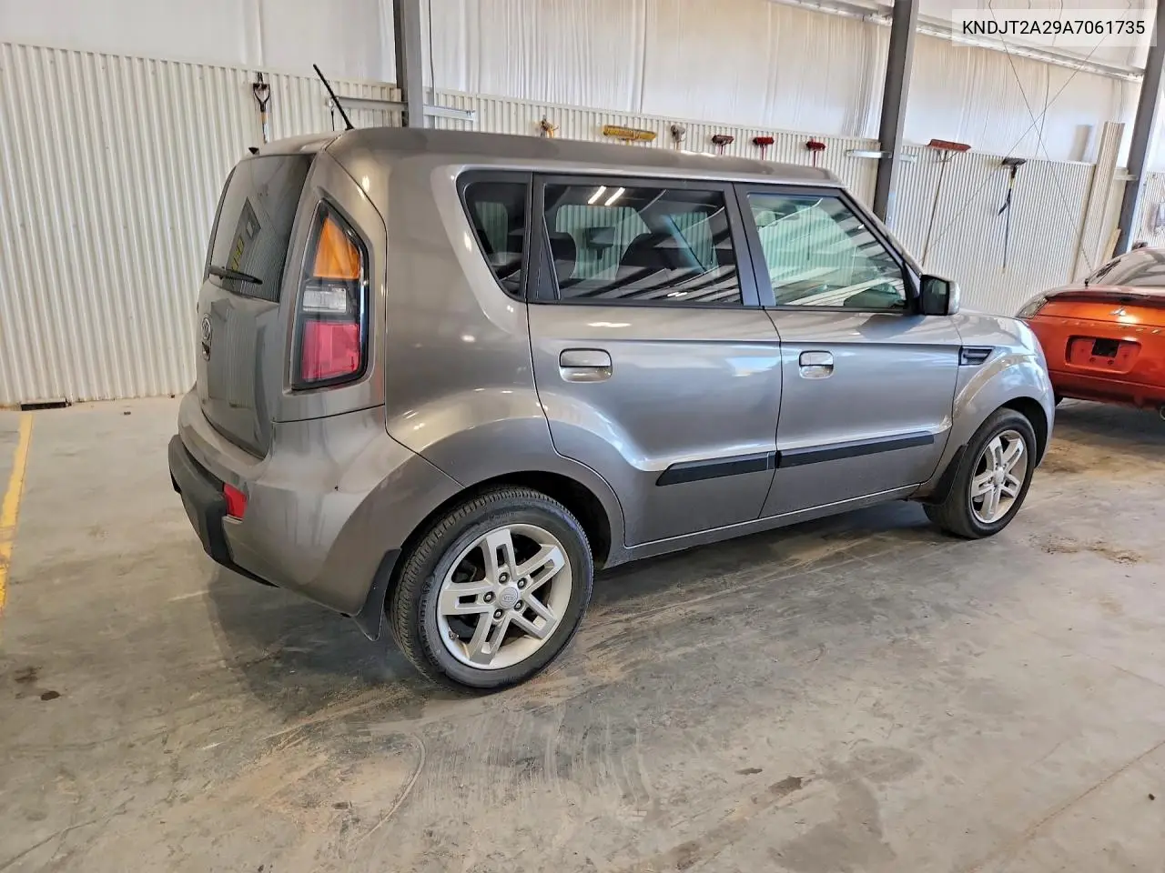 2010 Kia Soul + VIN: KNDJT2A29A7061735 Lot: 61856076
