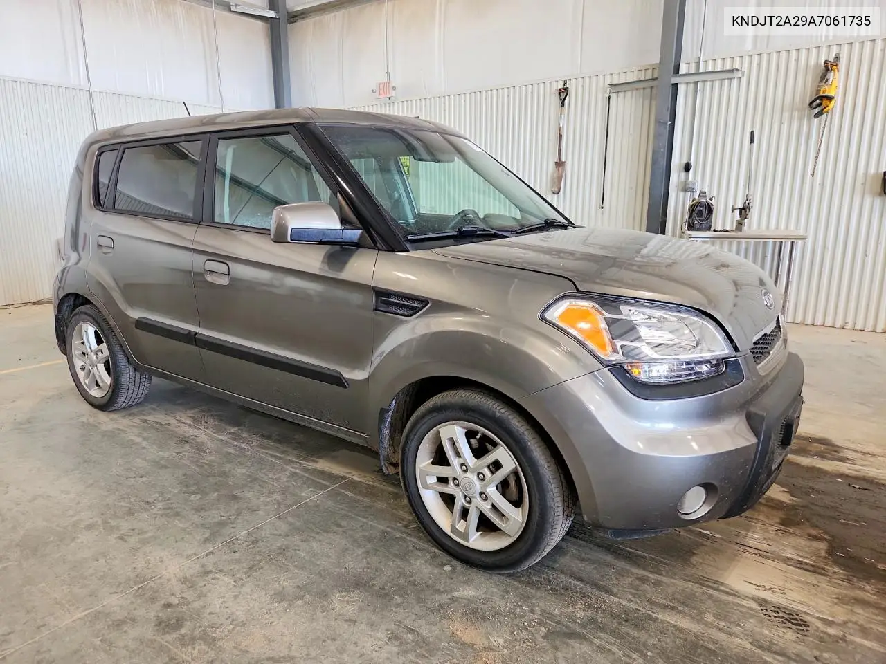 2010 Kia Soul + VIN: KNDJT2A29A7061735 Lot: 61856076