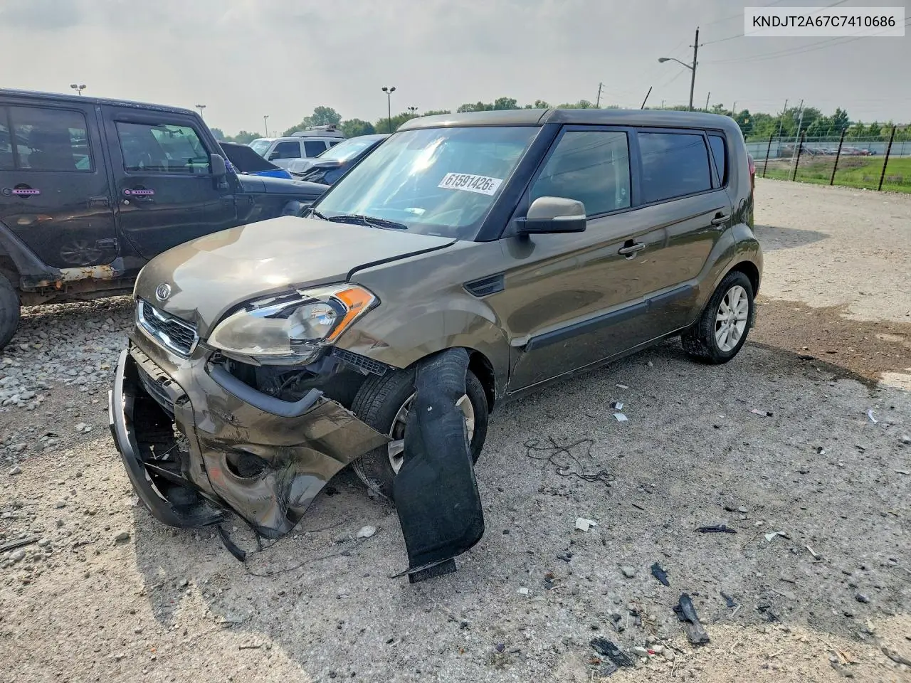 2012 Kia Soul + VIN: KNDJT2A67C7410686 Lot: 61591426