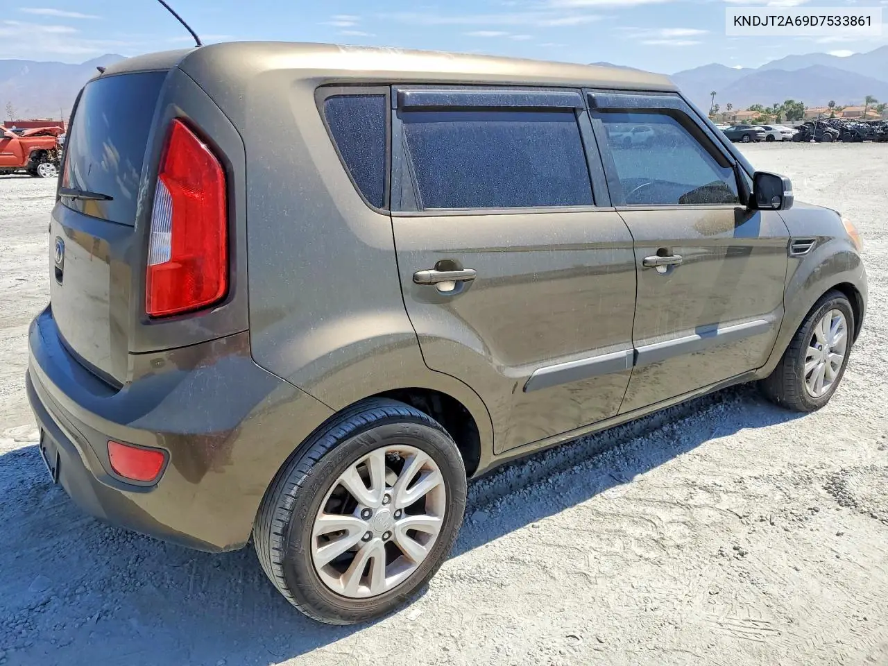 2013 Kia Soul + VIN: KNDJT2A69D7533861 Lot: 61446706