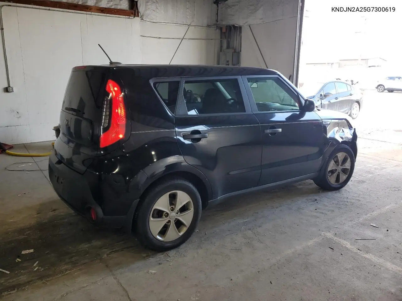 KNDJN2A25G7300619 2016 Kia Soul