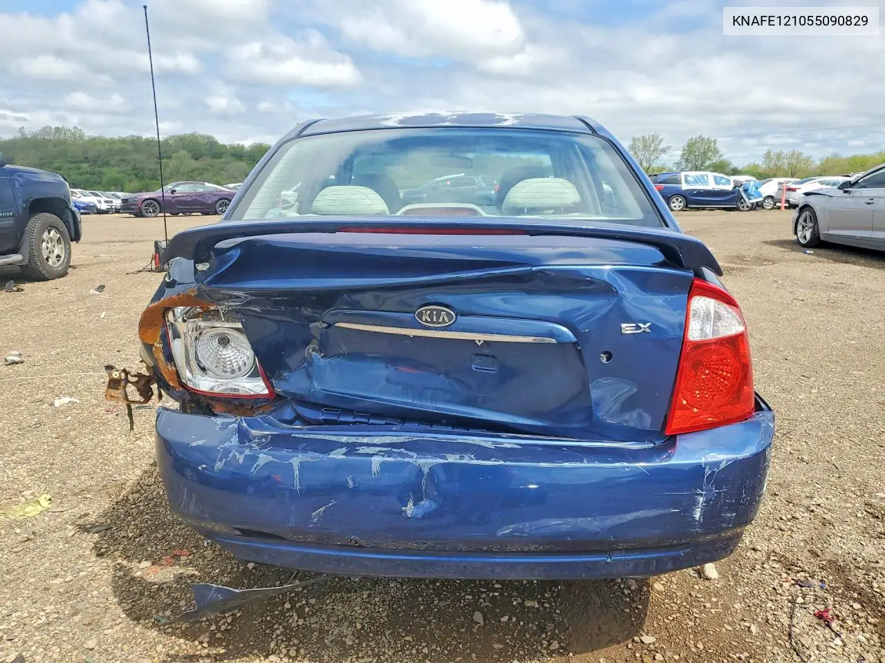 2005 Kia Spectra Lx/Ex VIN: KNAFE121055090829 Lot: 51472286