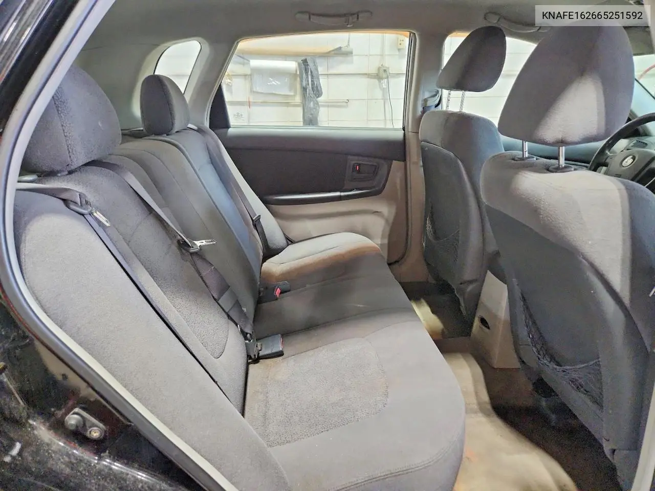 2006 Kia Spectra Spectra5 VIN: KNAFE162665251592 Lot: 61384886