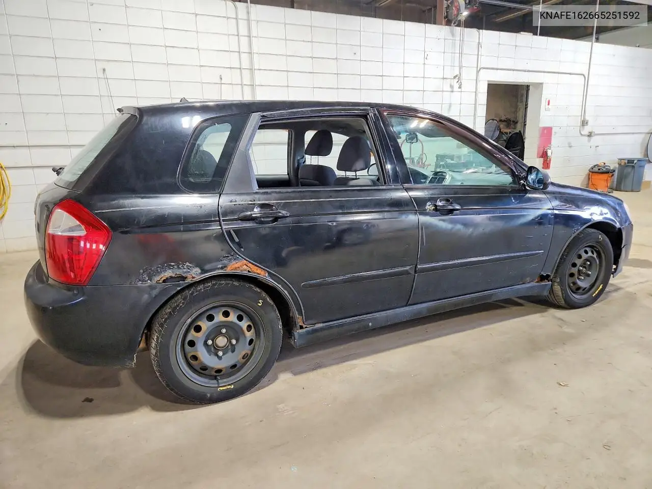 2006 Kia Spectra Spectra5 VIN: KNAFE162665251592 Lot: 61384886