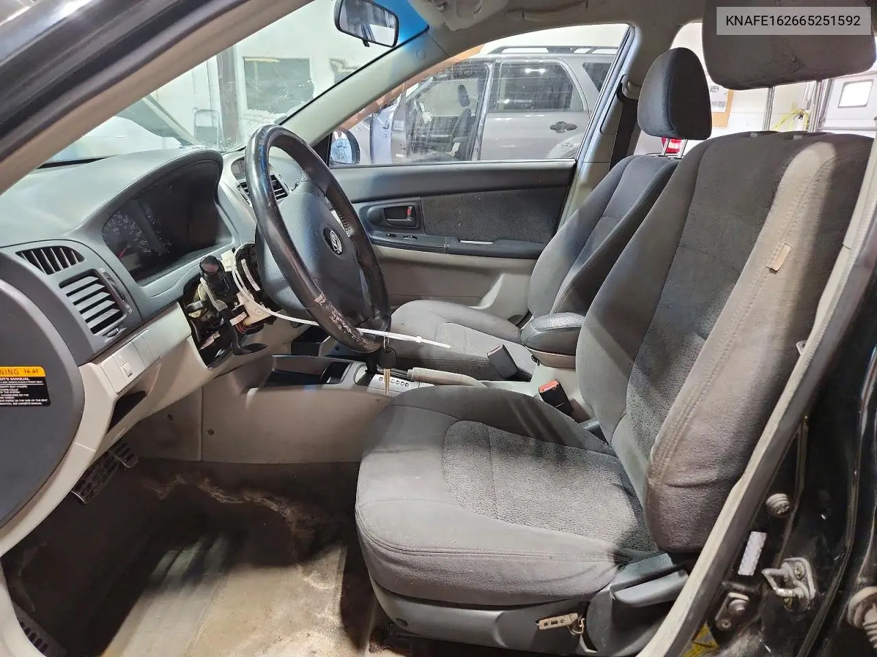 2006 Kia Spectra Spectra5 VIN: KNAFE162665251592 Lot: 61384886