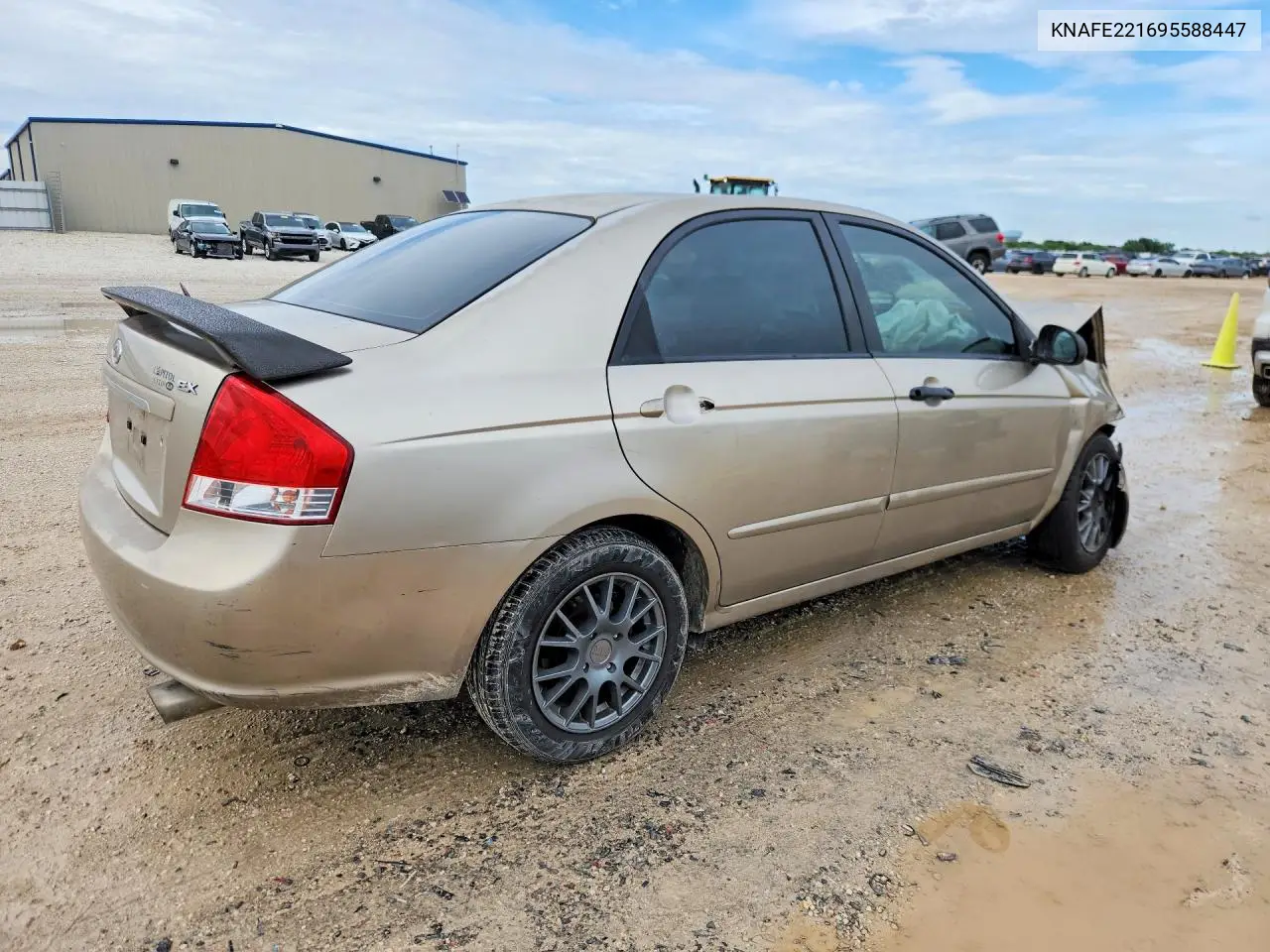 2009 Kia Spectra Lx VIN: KNAFE221695588447 Lot: 57325386