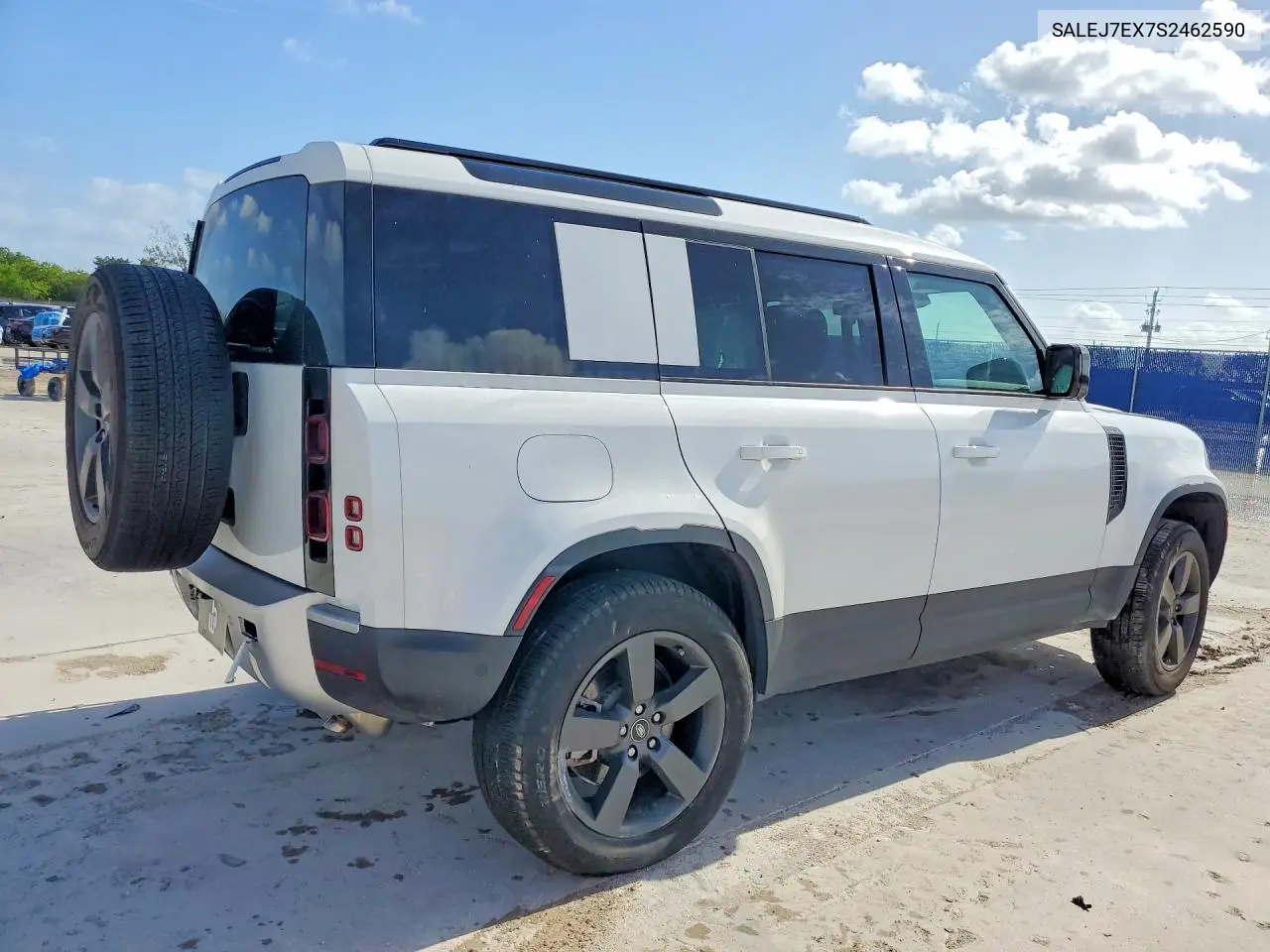 2025 Land Rover Defender 110 S VIN: SALEJ7EX7S2462590 Lot: 50671296