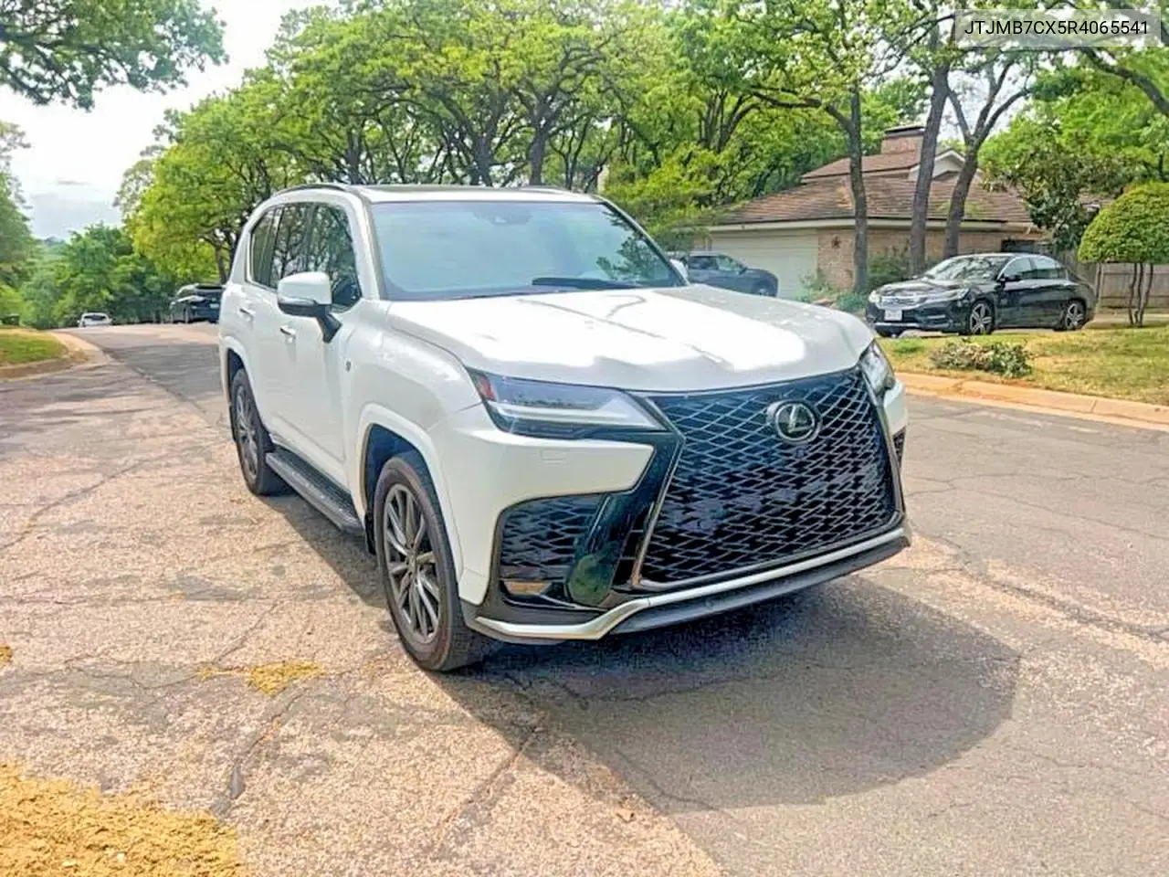 2024 Lexus Lx 600 F Sport Handling VIN: JTJMB7CX5R4065541 Lot: 54903266