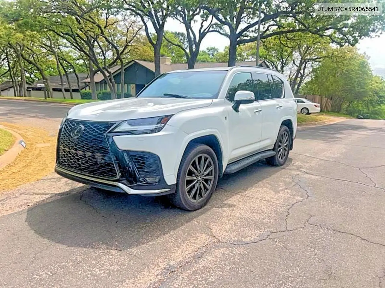 2024 Lexus Lx 600 F Sport Handling VIN: JTJMB7CX5R4065541 Lot: 54903266